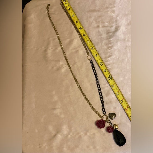 Betsey Johnson long rosette dangle statement necklace with 5 pendants. - Picture 4 of 8